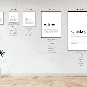 Peut inclure: Plusieurs impressions d'art encadr&eacute;es avec le mot "whiskey" dans un design minimaliste. Les impressions sont pr&eacute;sent&eacute;es en diff&eacute;rentes tailles, dont 20x25 cm, 28x35 cm, 46x61 cm et 61x91 cm, sur fond blanc.