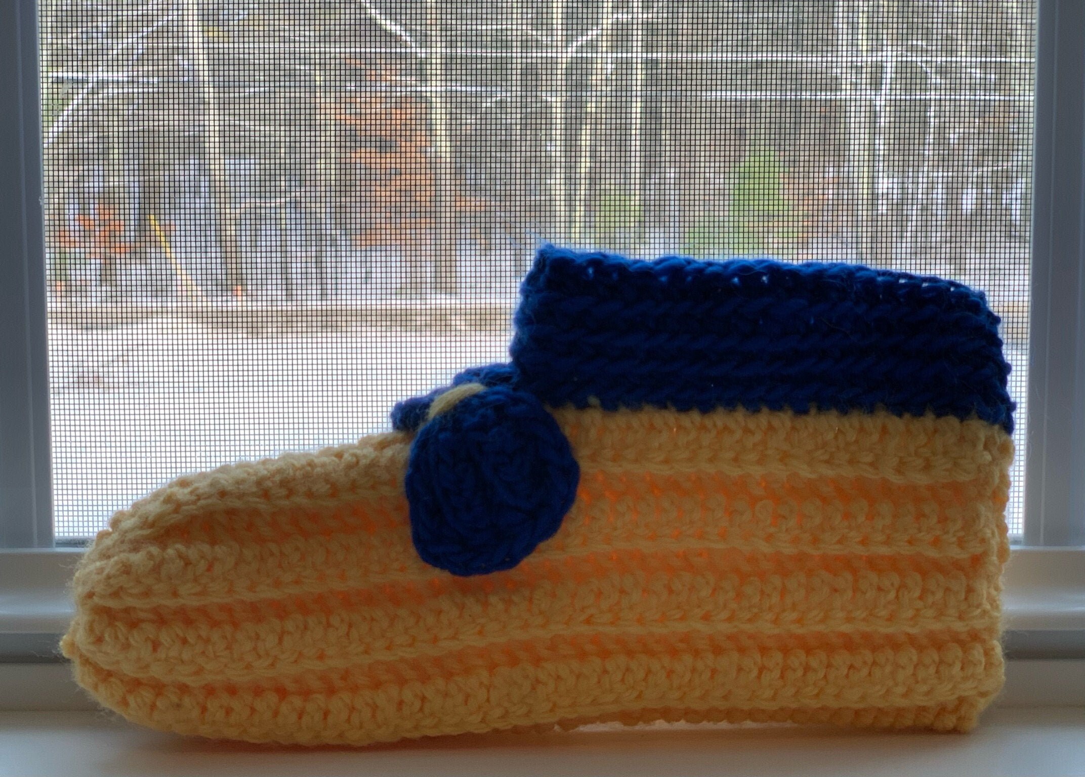 slippers with bow tie
