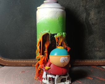 Figura de acción de Eric Cartman, lata de aerosol con arte original de South Park