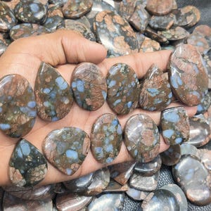 Lot de cabochons Quesare rouges : mélange de pierres précieuses fait main pour la fabrication de bijoux