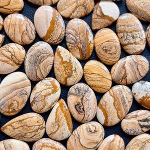 Lot cabochon en jaspe illustré : pierres précieuses naturelles pour la fabrication de bijoux