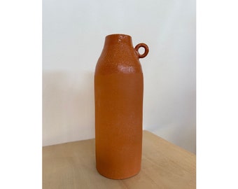 Vase modelé à la main en argile rouge - création artisanale et unique