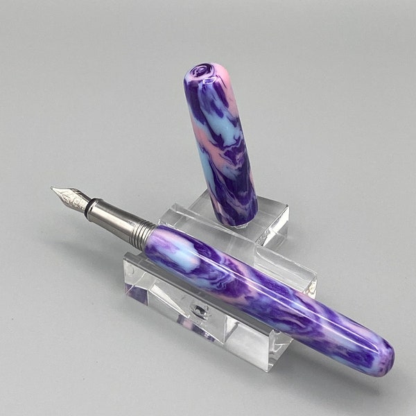 A beautiful fountain pen to put on your desk with stainless steel detailing, and a high-quality medium nib.