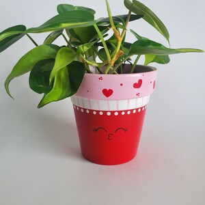 Valentine&#39;s Day Kissy Face Flower Pot 4&quot; Hand Painted Planter