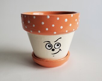 Pequeño coral y crema happy face maceta maceta pintada a mano 2.75 "