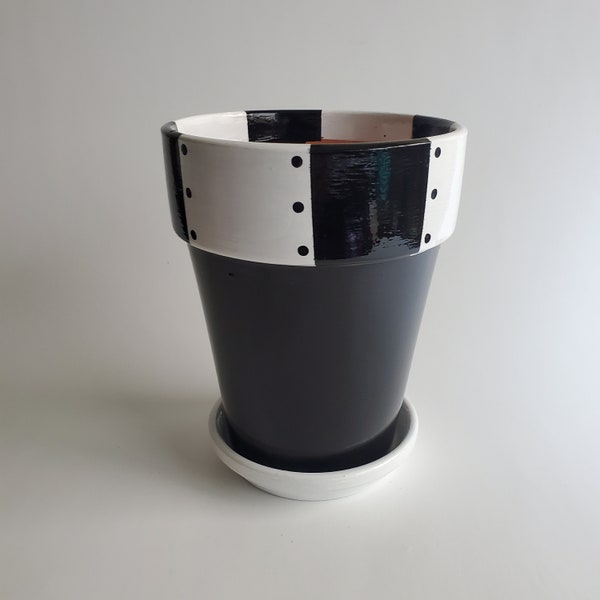 Black and White Planter - Etsy