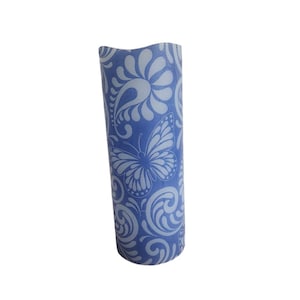 Blau-Weiß-Schmetterling und Paisley LED flammenlose Kerze