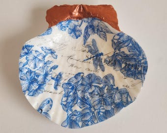 Vintage Blue and White Floral Dragonfly Scallop Shell Trinket Dish Ring Dish