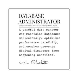 Può includere: Un quadrato bianco con testo nero che recita "DATABASE ADMINISTRATOR" e la sua definizione. Il testo include anche "See Also: Charlotte".