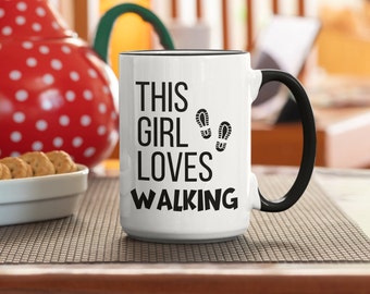 Cette fille adore marcher, Mug de marche, Cadeau de marche, Mug cadeau de remise en forme, 11 oz