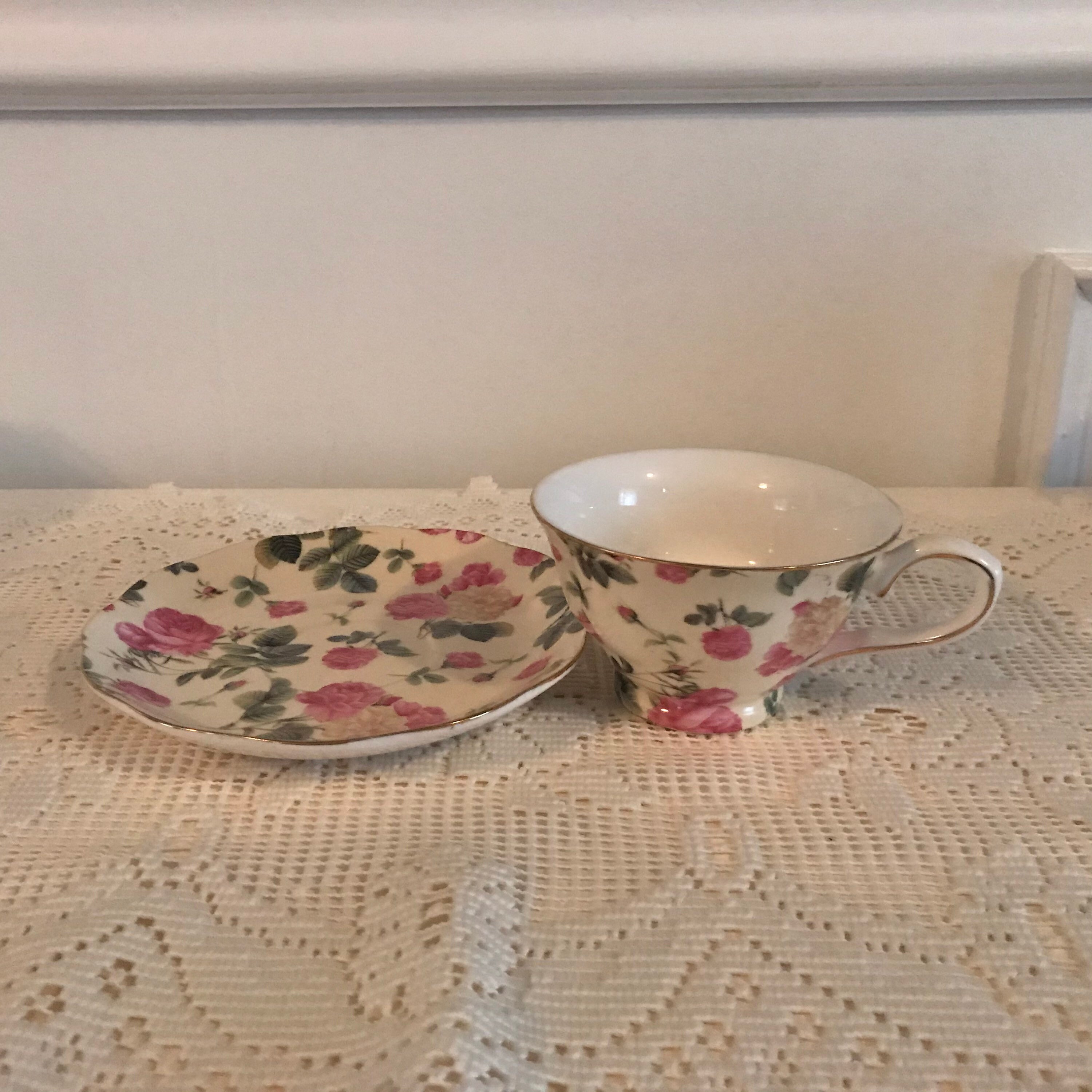 Gracie China Rose Chintz Tea cup with saucer with gold trim Etsy 日本