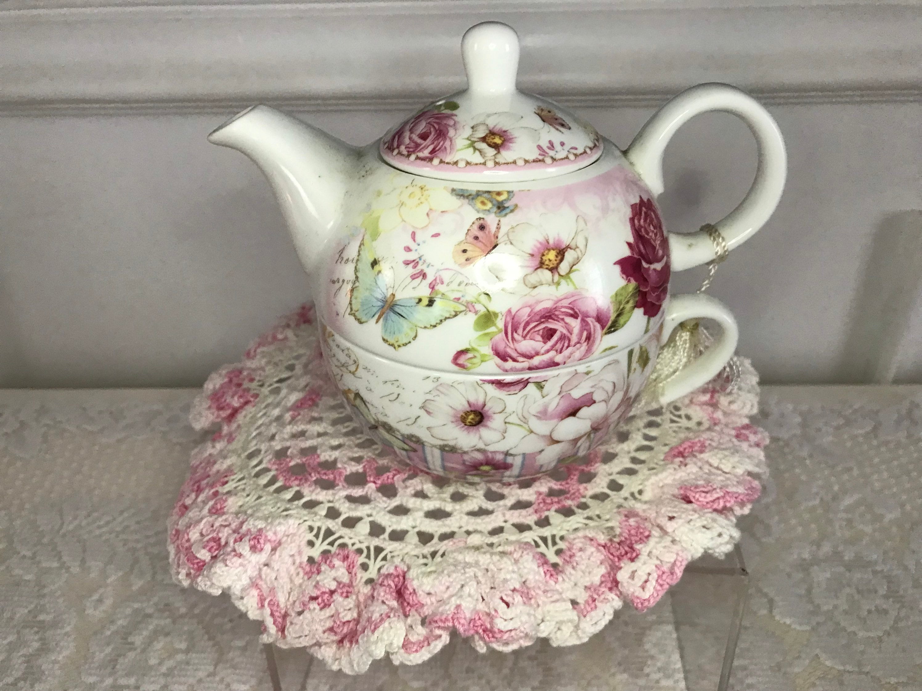Delton Porcelain Tea for One in Decorative Gift Box  LAVENDER ROSE 