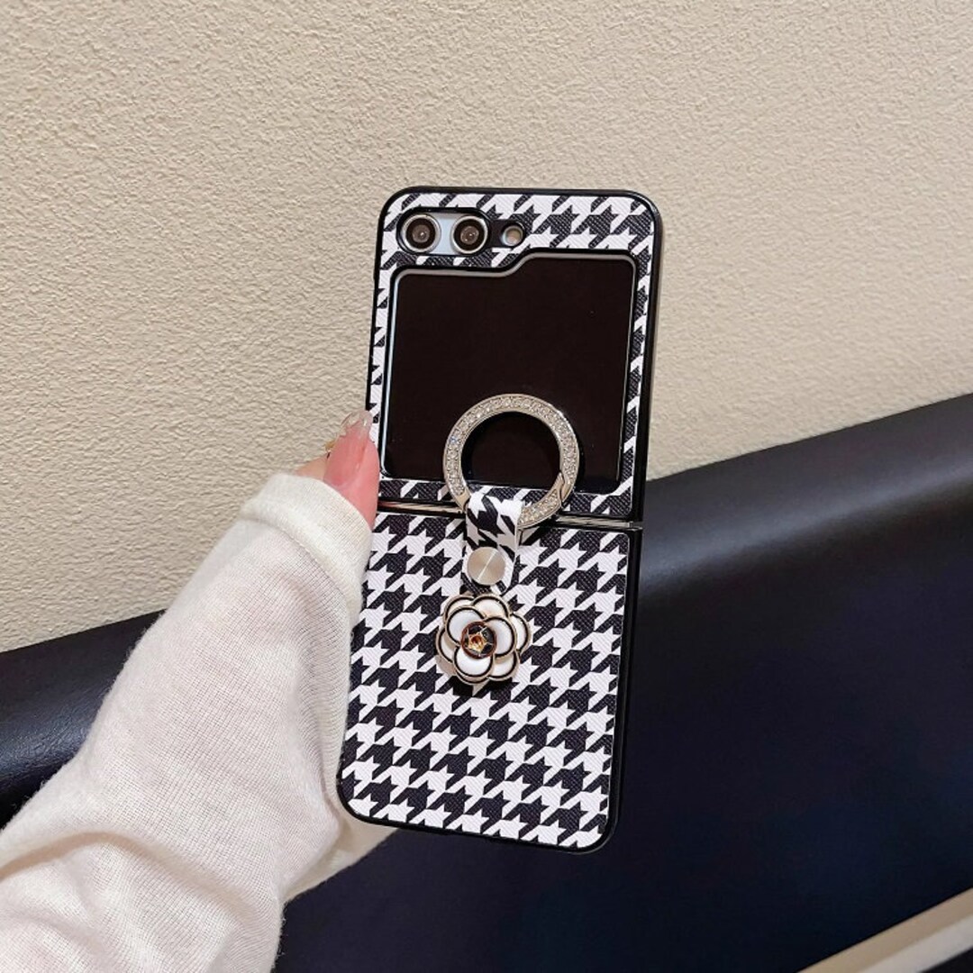 Z Flip 5 Korean Elegant Grids Pattern White Brown Phone Case for Samsung  Galaxy Z Flip 3 4 5 with Chain - CosplayFU.co.uk