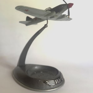 Ashtray in the form of an IL-2 attack aircraft. Scale model of the USSR. Desktop souvenir. Airplane model