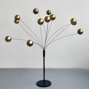 Pode incluir: Um conjunto de três tigelas de cerâmica em tons de azul, verde e branco. As tigelas apresentam um esmalte salpicado e um design simples. A tigela maior tem aproximadamente 15 cm de diâmetro.