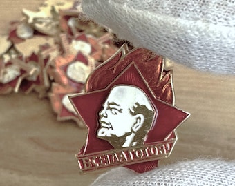 Originales russisches UdSSR Abzeichen &quot;Always Bereit&quot; Brustpanzer eines Mitglieds der Pionierorganisation. Anstecker mit Bleistift. Kommunistische Werbung.