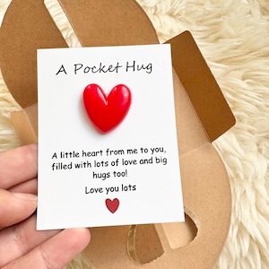 Tasche Umarmung rotes Herz Token, kleines Denken an Sie Geschenk, Harz Andenken auf Karte, Umarmung mich Geschenk, Umzug, Angst, Hol mich ab Geschenk, Zurück zur Schule