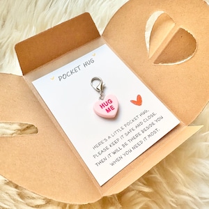 Chaveiros Pocket Hug – Presente Hug Me para Provas, Mudanças, Ansiedade, Longa Distância, Mini Símbolo de Incentivo em Cartão, Presente para Buscar - Coração de Doce