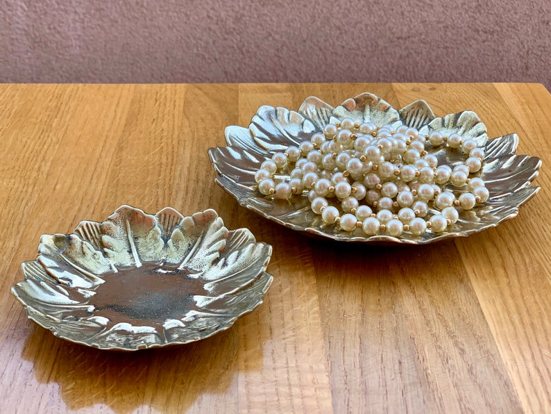 Vintage Brass Round Tray Set of 2, Brass Tray Leaf, Jewelry Tray, Brass Serving Tray, Decorative Tray, Solid Brass shops Tray