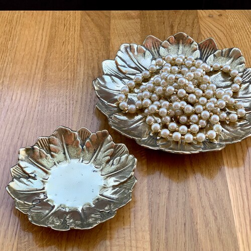 Vintage Brass Round Tray Set of 2, Brass Tray Leaf, Jewelry Tray, Brass Serving Tray, Decorative Tray, Solid Brass shops Tray