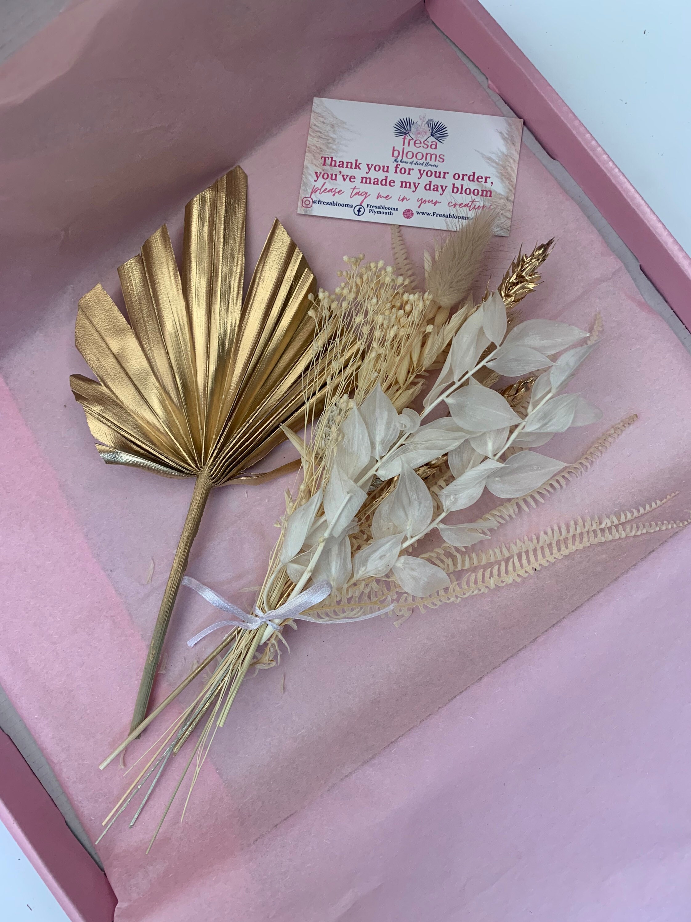 Ilustración De Rama De Palma Seca Dorada Y Brillante Hoja Brillante Y Brillante Dibujada A Mano De Gm1486021621 511872889