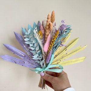 Toppers per torta con fiori secchi color pastello, tema torta con fiori secchi color pastello. Sunpalm color pastello, lancia di palma glitterata, torta a tema pastello