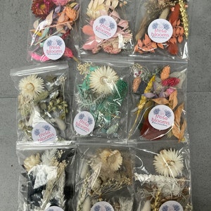 Dried edible flowers for cakes decorating