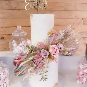 Fiori focali, torta nuziale con fiori secchi, fiori focali con fiori secchi, torta per battesimo. Torta di compleanno, decorazioni per torte, fiori secchi