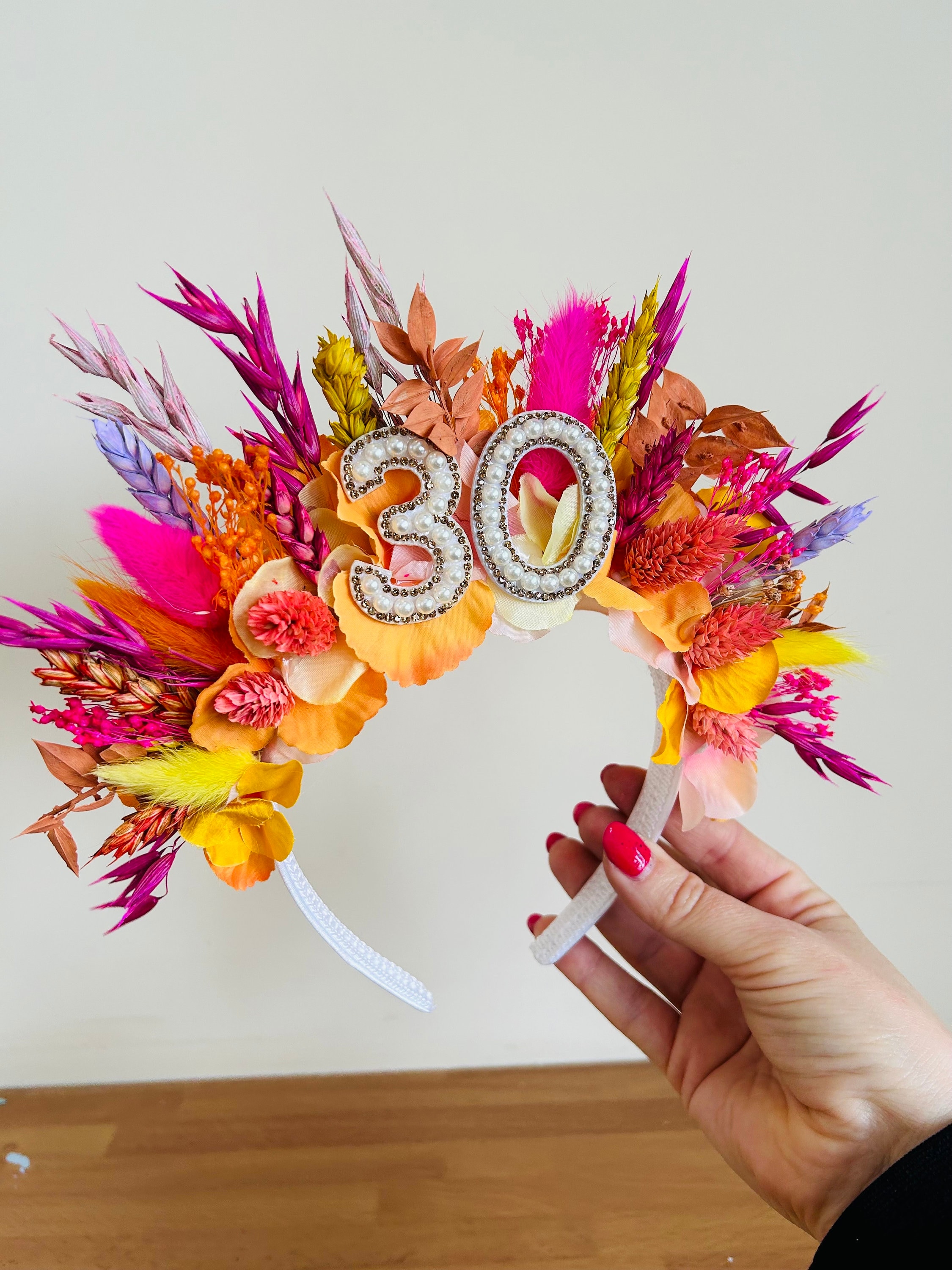 VELSCRUN Fascia Per Capelli Con Corona E Numero Per Compleanno 30°-90°, Tiara Con Strisce Regina, Decorazione Festa Donna - 3
