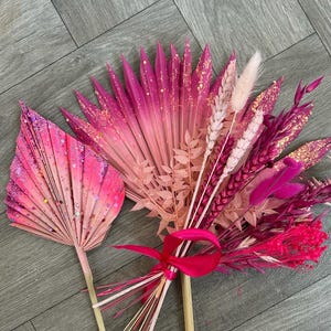 bright pink bakers box, dried flower cake, pink dried flower cake, hot pink cake flowers, hot pink dried flower cake, pink cake topper