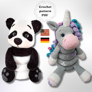 Pode incluir: Padrão de crochê PDF para um unicórnio cinza e um panda de pelúcia preto e branco. O padrão está disponível em inglês e alemão.
