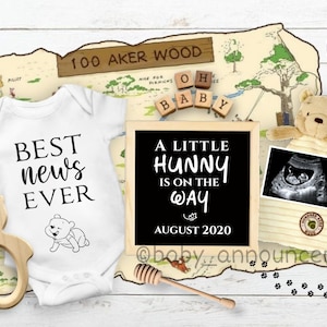 Anuncio de embarazo de Winnie the pooh para redes sociales / Archivo digital editable / Beige, amarillo suave, blanco / Oso, mono y tablero de letras