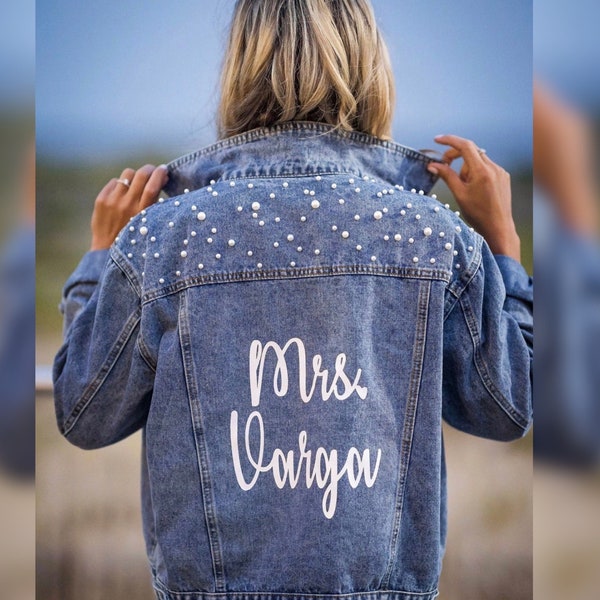 Mrs Pearl Jean Jacket, Bride Jean Jacket, Mrs Denim Jacket, Personalized Jacket, Bride Jacket, Bridal gift, bridal jean jacket pearls-pearll