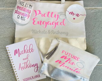 Gepersonaliseerde verlovingscadeauset: draagtas, planner, ringschaal en beker