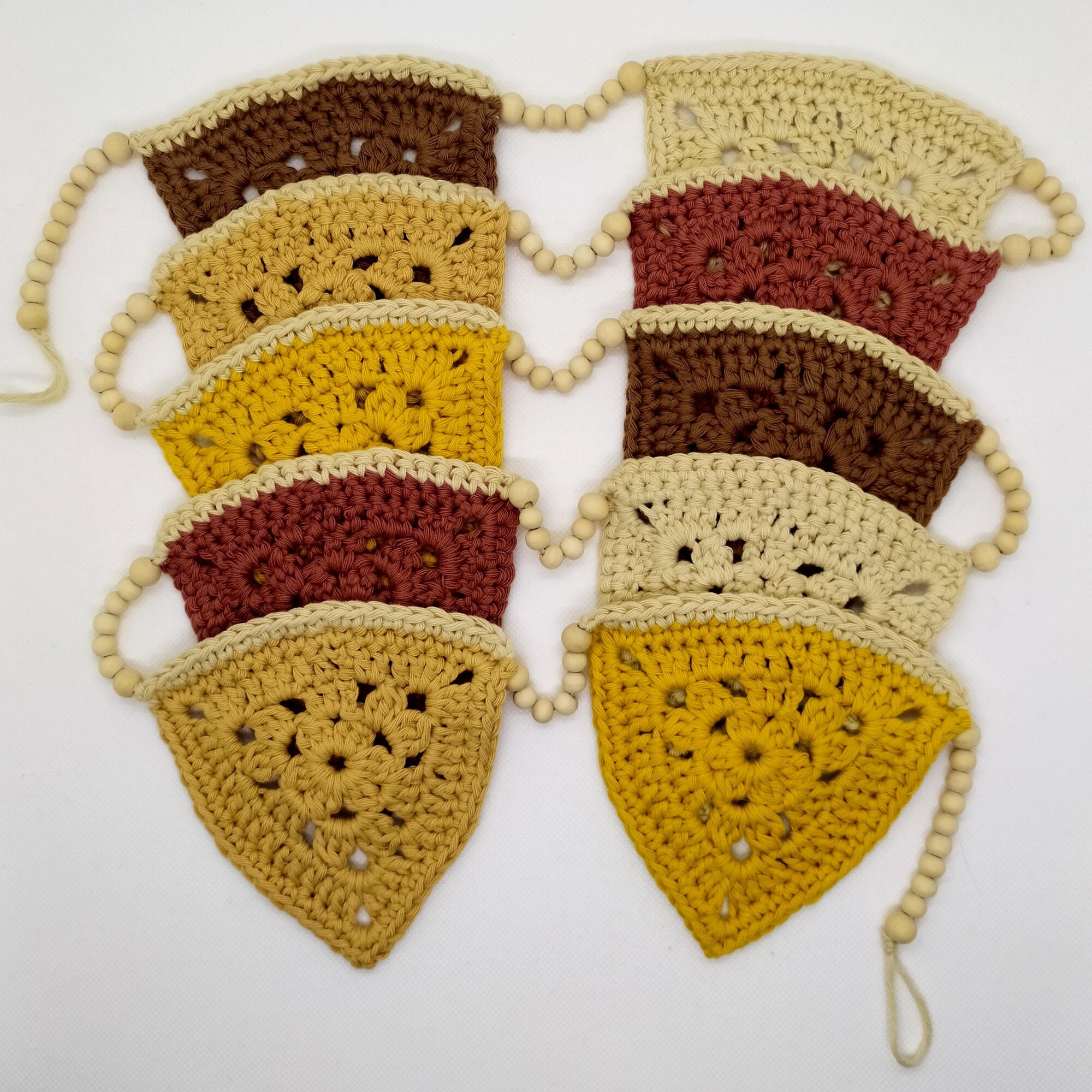 Guirlande Décorative Faite à La Main de 10 Fanions en Coton et Perles Bois