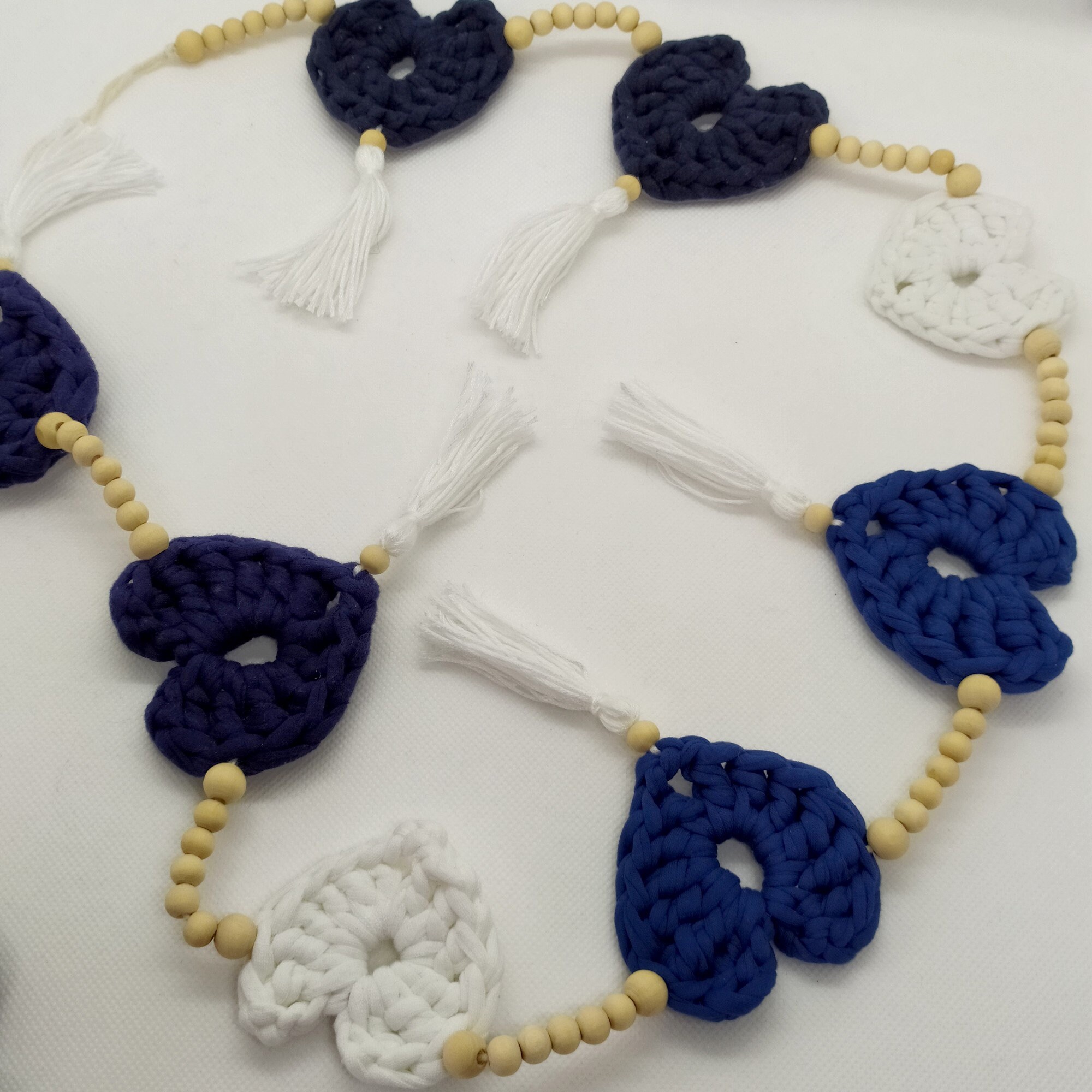Guirlande Décorative Faite à La Main avec Cœurs Au Crochet, Pompons et Perles en Bois