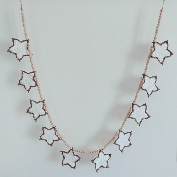 Guirlande décorative faite à la main au crochet de 10 étoiles et perles en bois