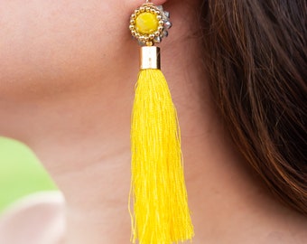 Handgemaakte gele oorbellen met kwastjes, boho-sieraden van zijdedraad