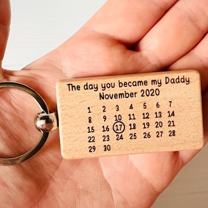 Personalised birth date keyring for Dadddy, Gift From the baby, Babies 1st Christmas, Wooden Keyring New Baby Gift, Mothers Day, Fathers Day