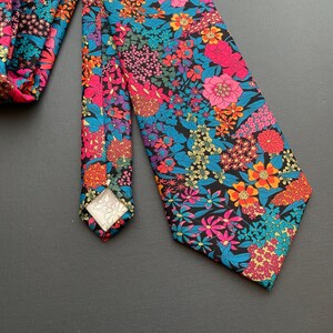 Liberty-stropdas in ciararood - Handgemaakte Liberty Tana-gazonstof herenstropdas, bruiloftstropdas, stropdas bruidegom, klassieke stropdas, slanke stropdas, smalle stropdas