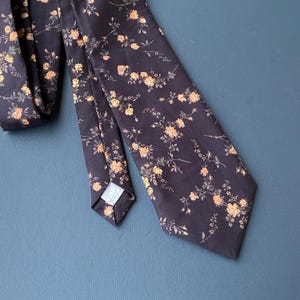 Liberty Necktie in Black Rose Flowers Elizabeth - Handmade Liberty Tana Lawn Men&#39;s Tie, Wedding tie, Slim Tie, Skinny Tie, Pocket Square