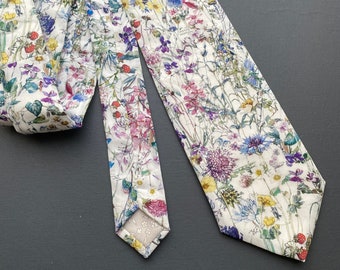 Liberty Necktie in White Wildflowers - Handmade Liberty Tana Lawn Fabric Men&#39;s Tie, Wedding Tie, Groomsmen Tie, Grooms tie / Pocket Square