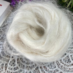 Bleached Undyed Flax Linen Combed Top, 4 oz, Cellulose Vegan Baste Plant Fiber, for Felting, Spinning, adding to Art Batts, Fiber Arts