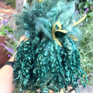 Green Teeswater Wool Locks Hand Dyed: 1oz, 8-9&quot; long, EMERALD FOREST, Separated, for Felting, Weaving, Yarn Spinning, Doll Hair, Fiber Arts