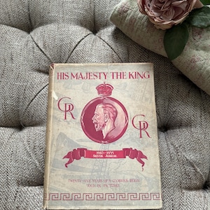 Su Majestad el Rey 1910-1935. Volumen ilustrado de presentación del Jubileo. Reinado del rey Jorge V de Inglaterra en imágenes. Antiquarian 1935.