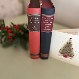 2 livres de collection Folio Society. Promenades en Grande-Bretagne et journal d'un curé de campagne. Toile, couvertures en carton marbré. Bibliothèque instantanée ! Presque parfait