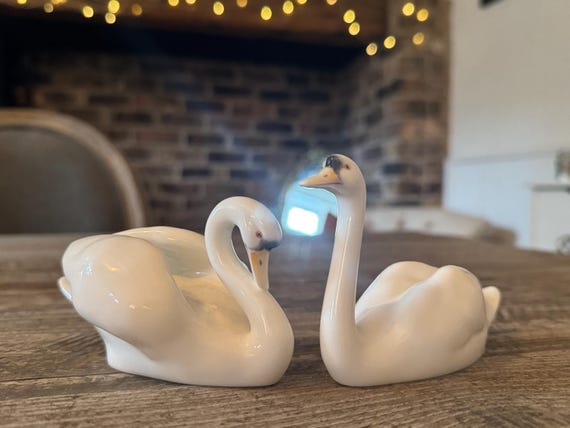 ノリタケ フィギュア 白鳥のペア。スタジオコレクション、ホワイト