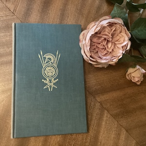 Herodotus - The Struggle for Greece. Illustrated Folio Society edition of the climax of Herodotus&#39; famed history of the Greco-Persian wars.