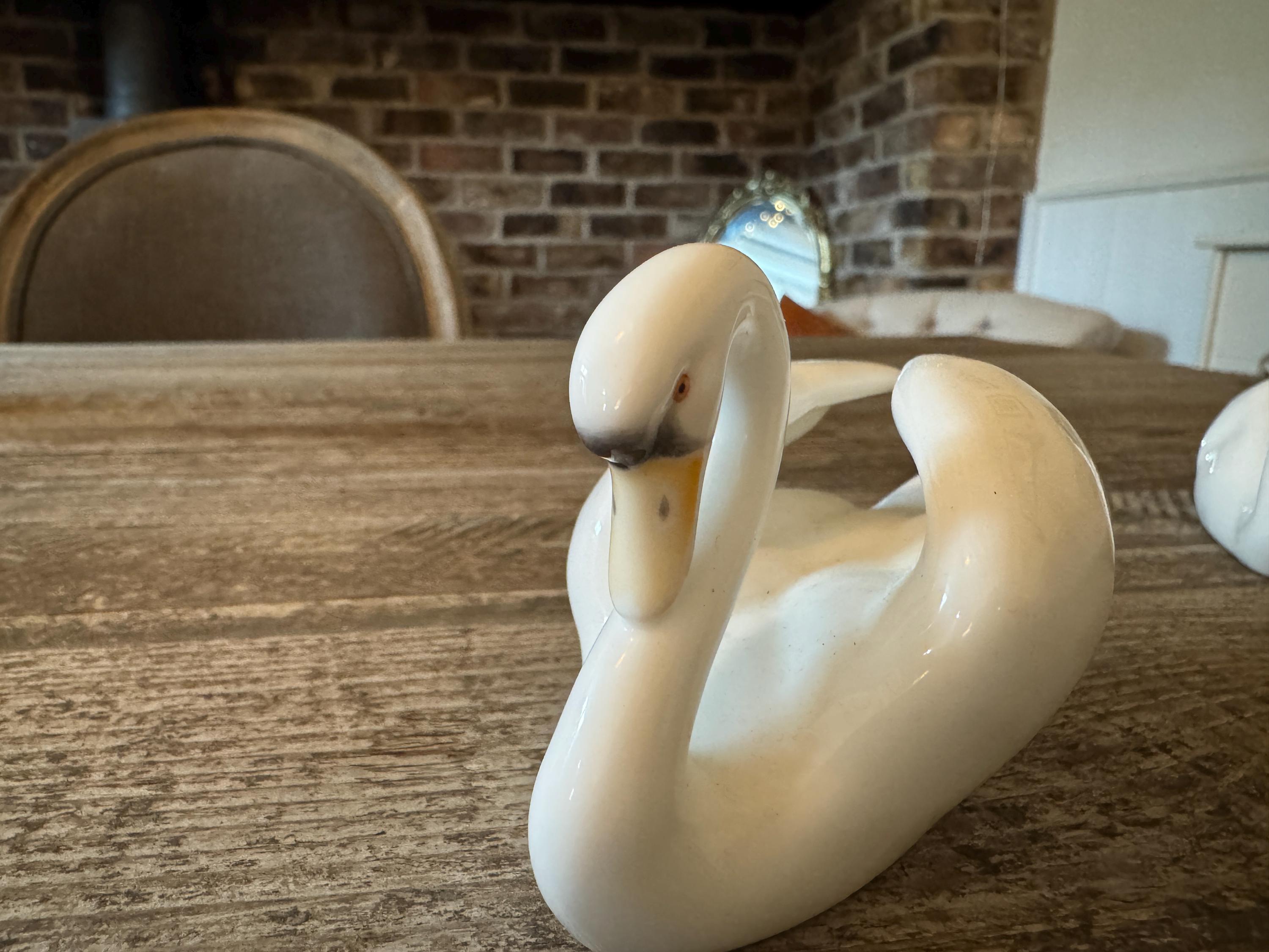 ノリタケ フィギュア 白鳥のペア。スタジオコレクション、ホワイト