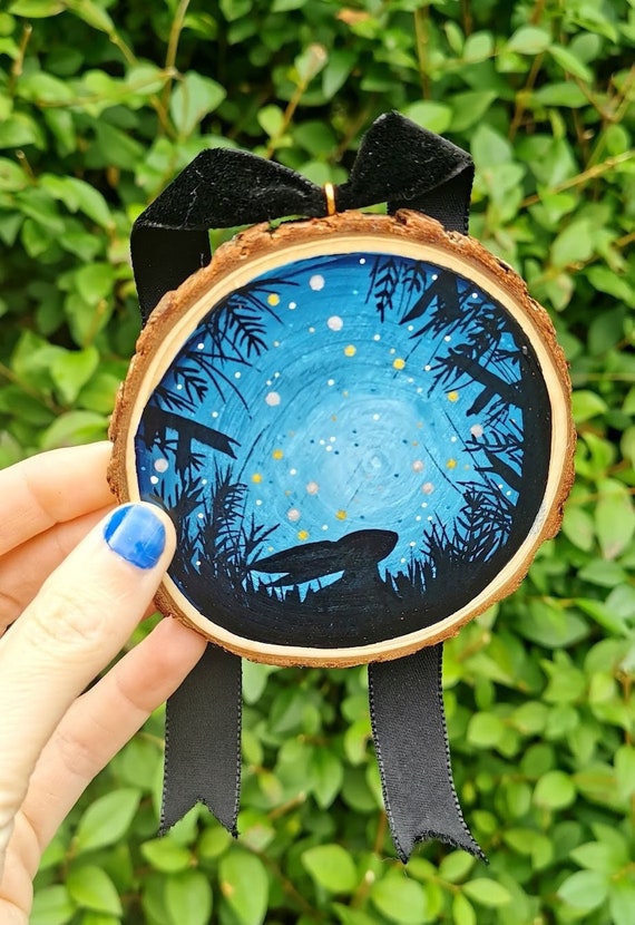 Moon Gazing Hare Wooden Hanging Decoration | Wood Slice Art Ornament | Star Gazer Hare